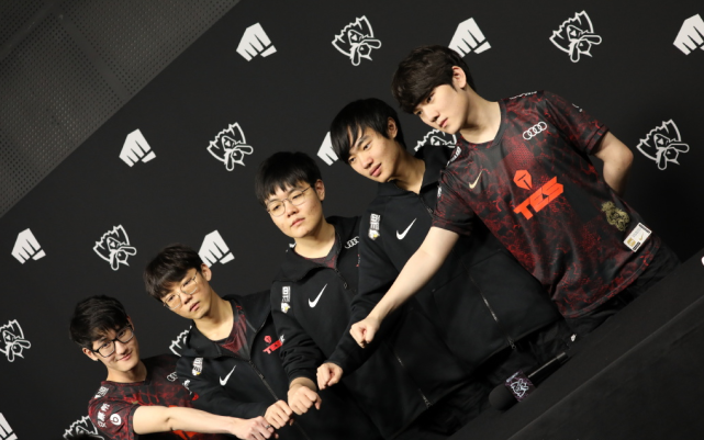 的进攻压力 的进攻压力