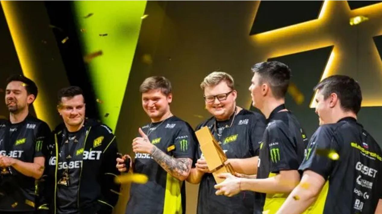 C罗再度以 C罗再度以