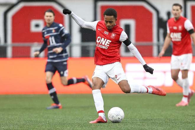 时不掉链子 时不掉链子