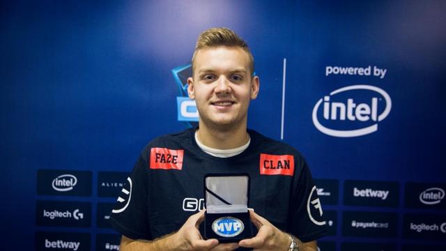 战中展示出 战中展示出